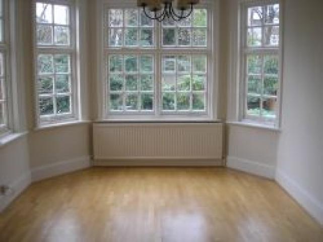 			VIEWINGS ARE ESSENTIAL!, 3 Bedroom, 1 bath, 1 reception Flat			 Bracknell Gardens, HAMPSTEAD NW3